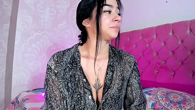 Snapshot of KittyNicolle chatting on December 11, 2024, 4:20 pm KittyNicolle online show from December 11, 2024, 4:20 pm