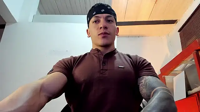 Snapshot of aquiles_51 chatting on October 17, 2025, 8:43 pm aquiles 51 online show from October 17, 2025, 8:43 pm