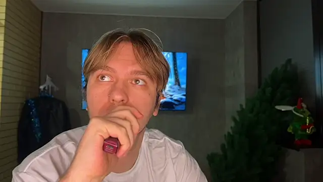 kiopiggy online show from December 21, 2025, 7:37 pm