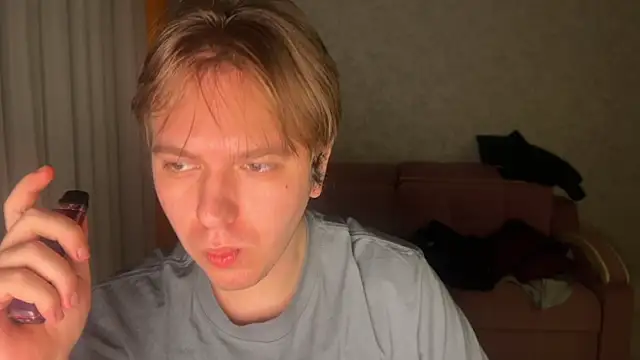 kiopiggy online show from December 17, 2025, 3:22 am