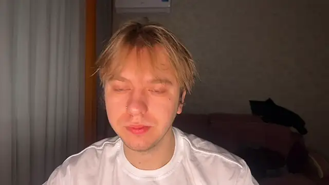 kiopiggy online show from December 19, 2025, 5:21 am