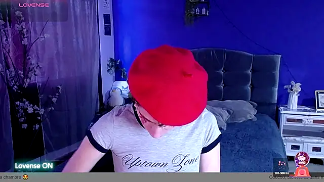 Snapshot of IsaBaileys_ chatting on October 27, 2025, 8:32 pm IsaBaileys online show from October 27, 2025, 8:32 pm