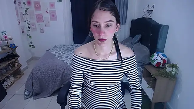 IsaBaileys  online show from June 28, 2026, 8:15 pm