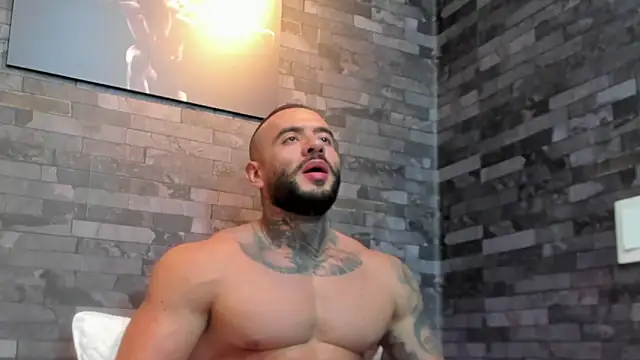 Snapshot of BruceDallas chatting on December 16, 2025, 1:54 am BruceDallas online show from December 16, 2025, 1:54 am