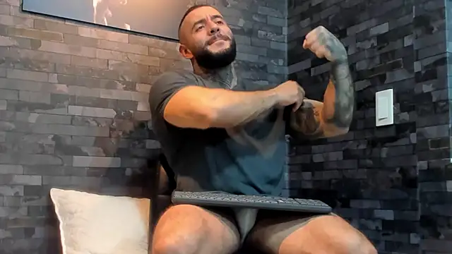 BruceDallas online show from July 6, 2026, 4:41 am