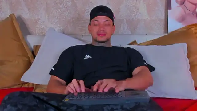 Snapshot of Stiven_collins chatting on February 15, 2026, 2:38 pm Stiven collins online show from February 15, 2026, 2:38 pm