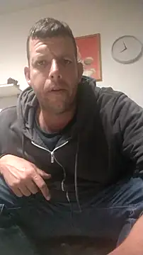 Snapshot of Knuffelstaaf123 chatting on May 4, 2026, 8:11 pm Knuffelstaaf123 online show from May 4, 2026, 8:11 pm