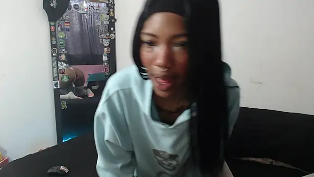 Snapshot of Honey-420- chatting on October 21, 2025, 12:04 pm Honey-420- online show from October 21, 2025, 12:04 pm