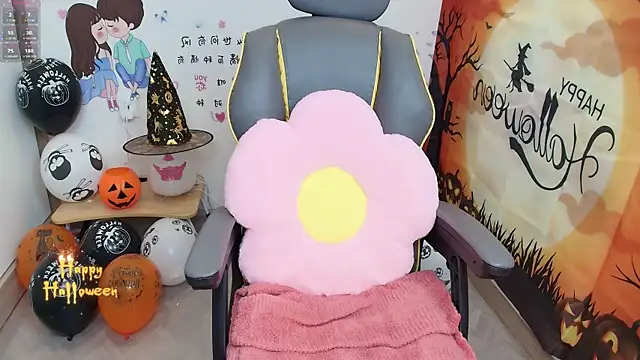 Snapshot of _Mizuki_ chatting on October 31, 2025, 2:35 pm Mizuki online show from October 31, 2025, 2:35 pm