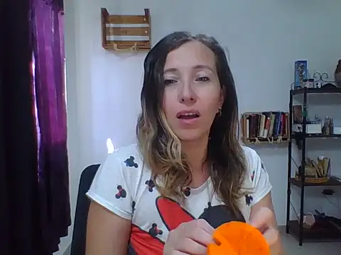 Snapshot of charlott_ponce chatting on October 24, 2025, 6:40 pm charlott ponce online show from October 24, 2025, 6:40 pm