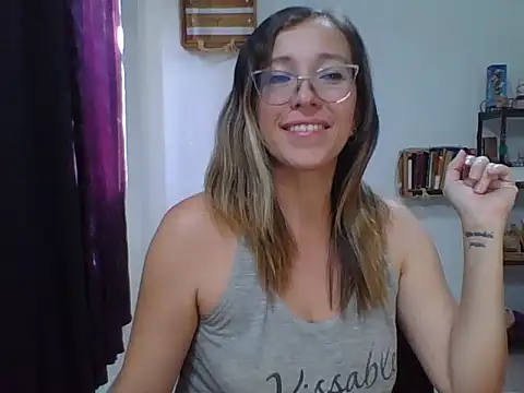 Snapshot of charlott_ponce chatting on October 20, 2025, 6:52 pm charlott ponce online show from October 20, 2025, 6:52 pm