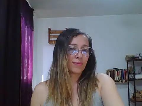 Snapshot of charlott_ponce chatting on November 16, 2025, 6:01 pm charlott ponce online show from November 16, 2025, 6:01 pm