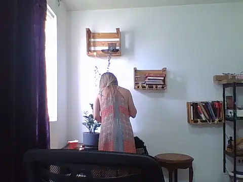 Snapshot of charlott_ponce chatting on April 5, 2026, 7:20 pm charlott ponce online show from April 5, 2026, 7:20 pm