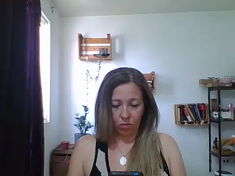 Snapshot of charlott_ponce chatting on April 2, 2026, 8:37 pm charlott ponce online show from April 2, 2026, 8:37 pm