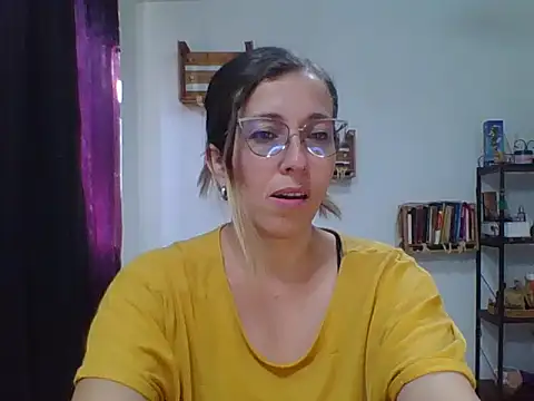 Snapshot of charlott_ponce chatting on October 21, 2025, 7:02 pm charlott ponce online show from October 21, 2025, 7:02 pm