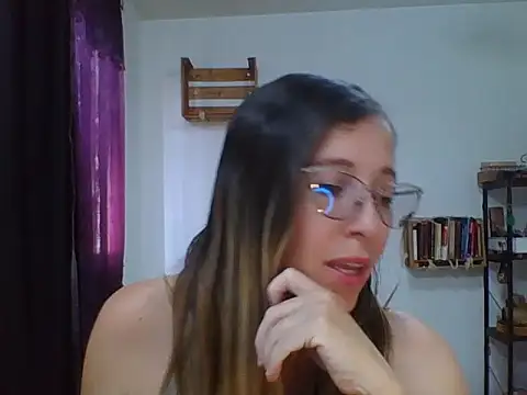 Snapshot of charlott_ponce chatting on December 2, 2025, 5:25 pm charlott ponce online show from December 2, 2025, 5:25 pm