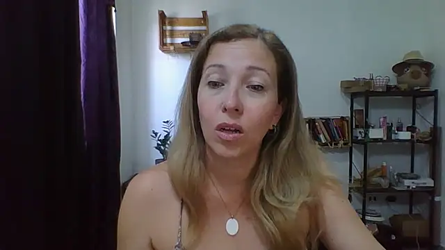 Snapshot of charlott_ponce chatting on April 29, 2026, 6:14 pm charlott ponce online show from April 29, 2026, 6:14 pm