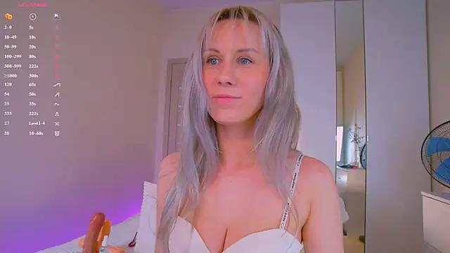 Snapshot of Nika_Bloom chatting on May 19, 2026, 6:31 am Nika Bloom online show from May 19, 2026, 6:31 am