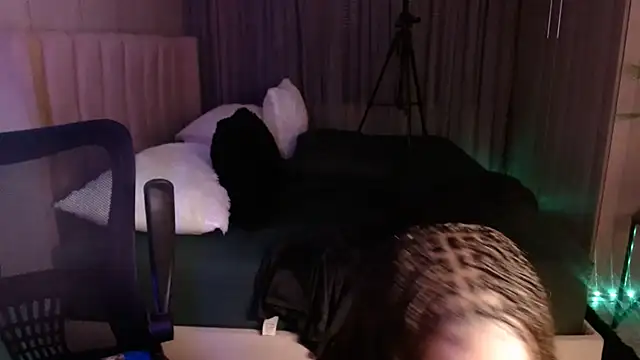 Snapshot of BabyBarbee chatting on February 16, 2026, 11:24 pm BabyBarbee online show from February 16, 2026, 11:24 pm