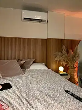 Lianh Benett online show from November 19, 2025, 4:34 am