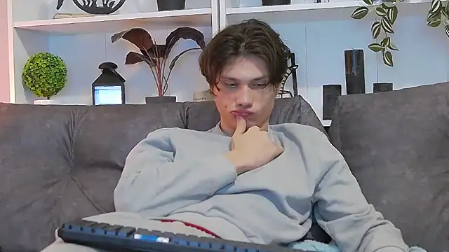 Snapshot of CalvinCay chatting on March 12, 2025, 2:20 am CalvinCay online show from March 12, 2025, 2:20 am