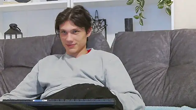 Snapshot of CalvinCay chatting on March 5, 2025, 7:38 pm CalvinCay online show from March 5, 2025, 7:38 pm