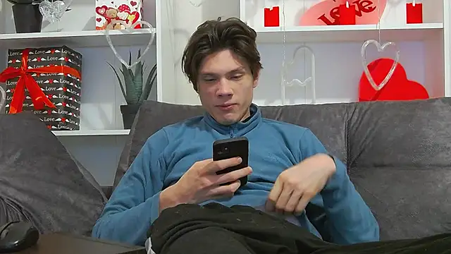 Snapshot of CalvinCay chatting on February 7, 2025, 11:55 pm CalvinCay online show from February 7, 2025, 11:55 pm