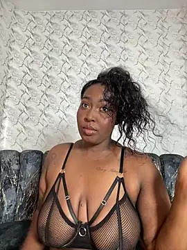 Snapshot of emilyrojas chatting on April 22, 2026, 12:23 pm emilyrojas online show from April 22, 2026, 12:23 pm