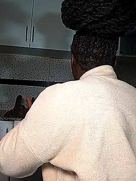 Snapshot of Bella045 chatting on November 8, 2025, 12:14 am Bella045 online show from November 8, 2025, 12:14 am