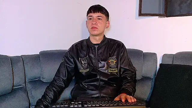 Snapshot of Mr_daren_ chatting on October 21, 2025, 4:17 pm Mr daren online show from October 21, 2025, 4:17 pm