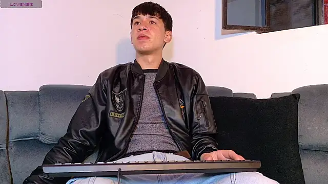 Snapshot of Mr_daren_ chatting on October 14, 2025, 4:51 pm Mr daren online show from October 14, 2025, 4:51 pm