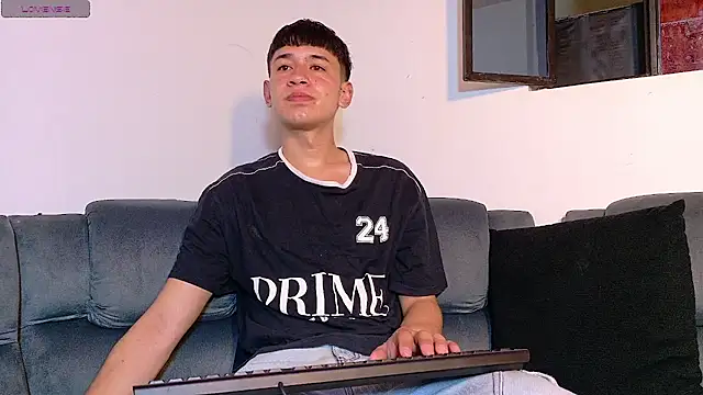 Snapshot of Mr_daren_ chatting on October 22, 2025, 6:07 pm Mr daren online show from October 22, 2025, 6:07 pm