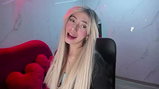 LilithCooperr  online show from November 4, 2025, 10:35 pm