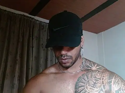Snapshot of manolofitt chatting on May 13, 2026, 3:52 pm manolofitt online show from May 13, 2026, 3:52 pm