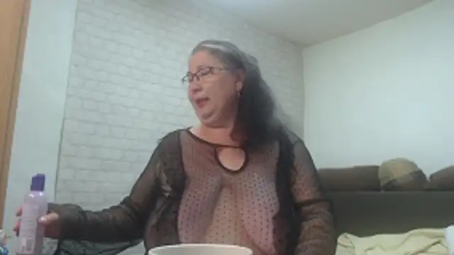 Snapshot of EmmaSquirt chatting on May 7, 2026, 4:50 am EmmaSquirt online show from May 7, 2026, 4:50 am