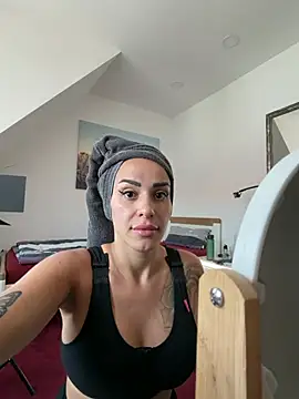Snapshot of Alisa-Marie chatting on August 3, 2026, 12:11 pm Alisa-Marie online show from August 3, 2026, 12:11 pm