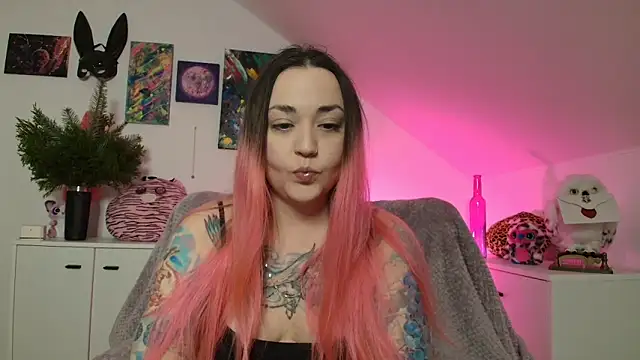 PinkHurricaneOfficial online show from March 12, 2026, 5:28 pm