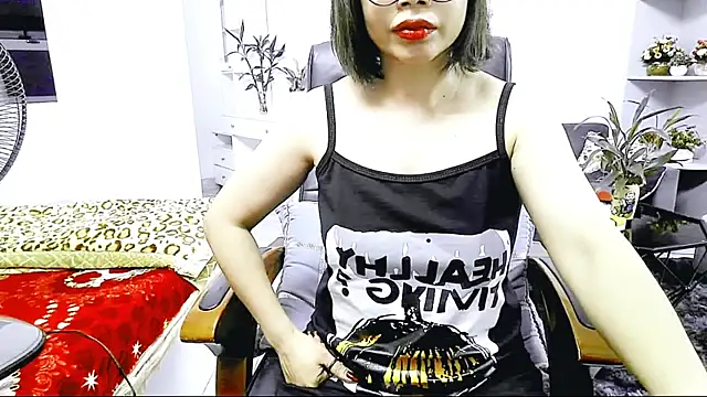 Snapshot of Miu-Le chatting on May 7, 2026, 1:47 pm Miu-Le online show from May 7, 2026, 1:47 pm