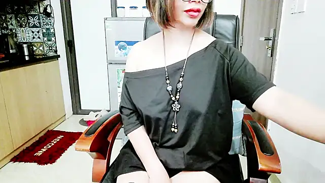 Miu-Le online show from November 2, 2025, 8:36 pm