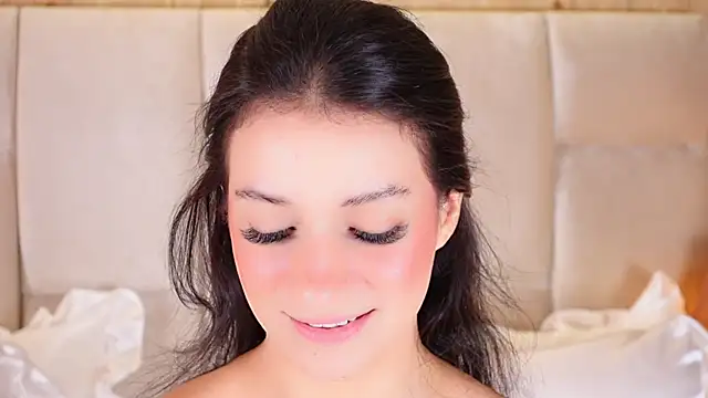 Snapshot of KiraKayleigh1 chatting on March 14, 2026, 12:49 am KiraKayleigh1 online show from March 14, 2026, 12:49 am