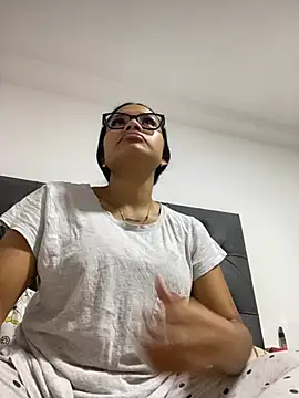 Riana Kean online show from May 1, 2026, 10:04 pm