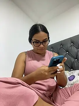 Riana Kean online show from May 2, 2026, 6:02 pm