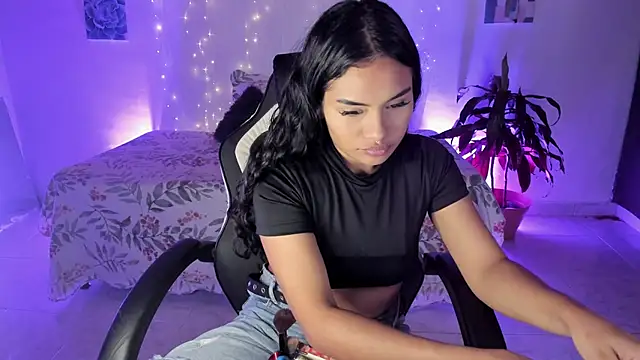 Snapshot of Riana_Kean chatting on November 14, 2025, 1:42 am Riana Kean online show from November 14, 2025, 1:42 am