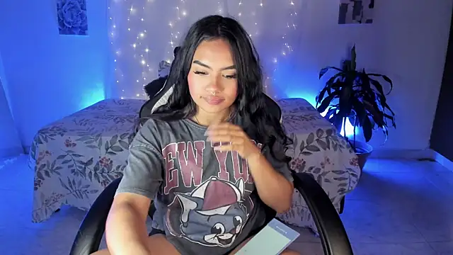 Snapshot of Riana_Kean chatting on November 13, 2025, 5:22 am Riana Kean online show from November 13, 2025, 5:22 am