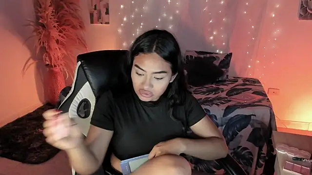 Snapshot of Riana_Kean chatting on March 4, 2026, 3:14 am Riana Kean online show from March 4, 2026, 3:14 am