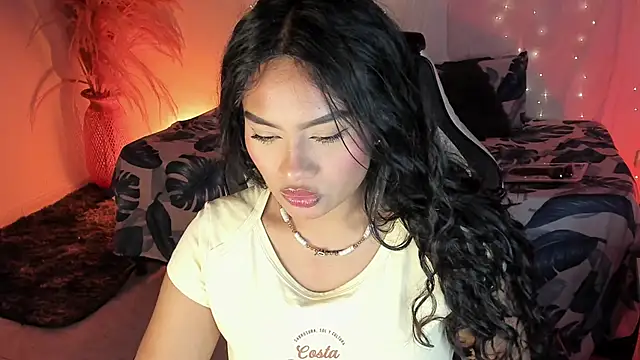 Snapshot of Riana_Kean chatting on March 16, 2026, 1:35 am Riana Kean online show from March 16, 2026, 1:35 am