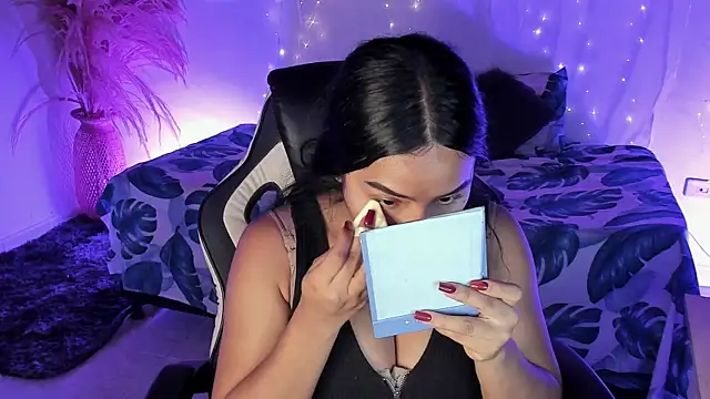 Snapshot of Riana_Kean chatting on March 13, 2026, 1:21 am Riana Kean online show from March 13, 2026, 1:21 am