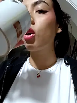 Snapshot of Julie_Bennet chatting on October 17, 2025, 4:27 am Julie Bennet online show from October 17, 2025, 4:27 am