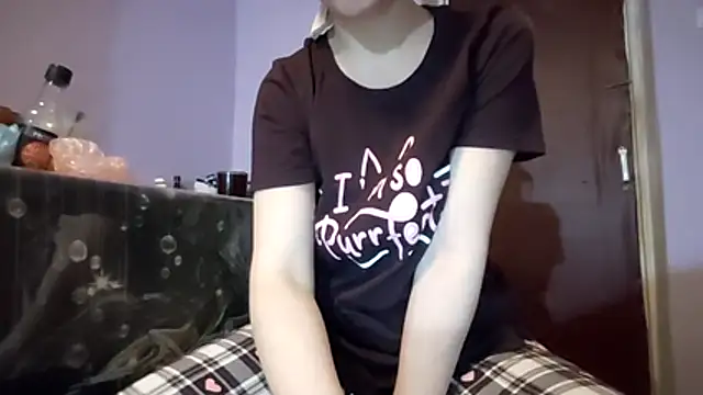 Snapshot of _Kitti_ chatting on December 14, 2025, 8:03 pm Kitti online show from December 14, 2025, 8:03 pm