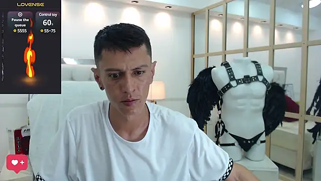 Snapshot of andy_dwels777 chatting on February 9, 2025, 8:02 pm andy dwels777 online show from February 9, 2025, 8:02 pm